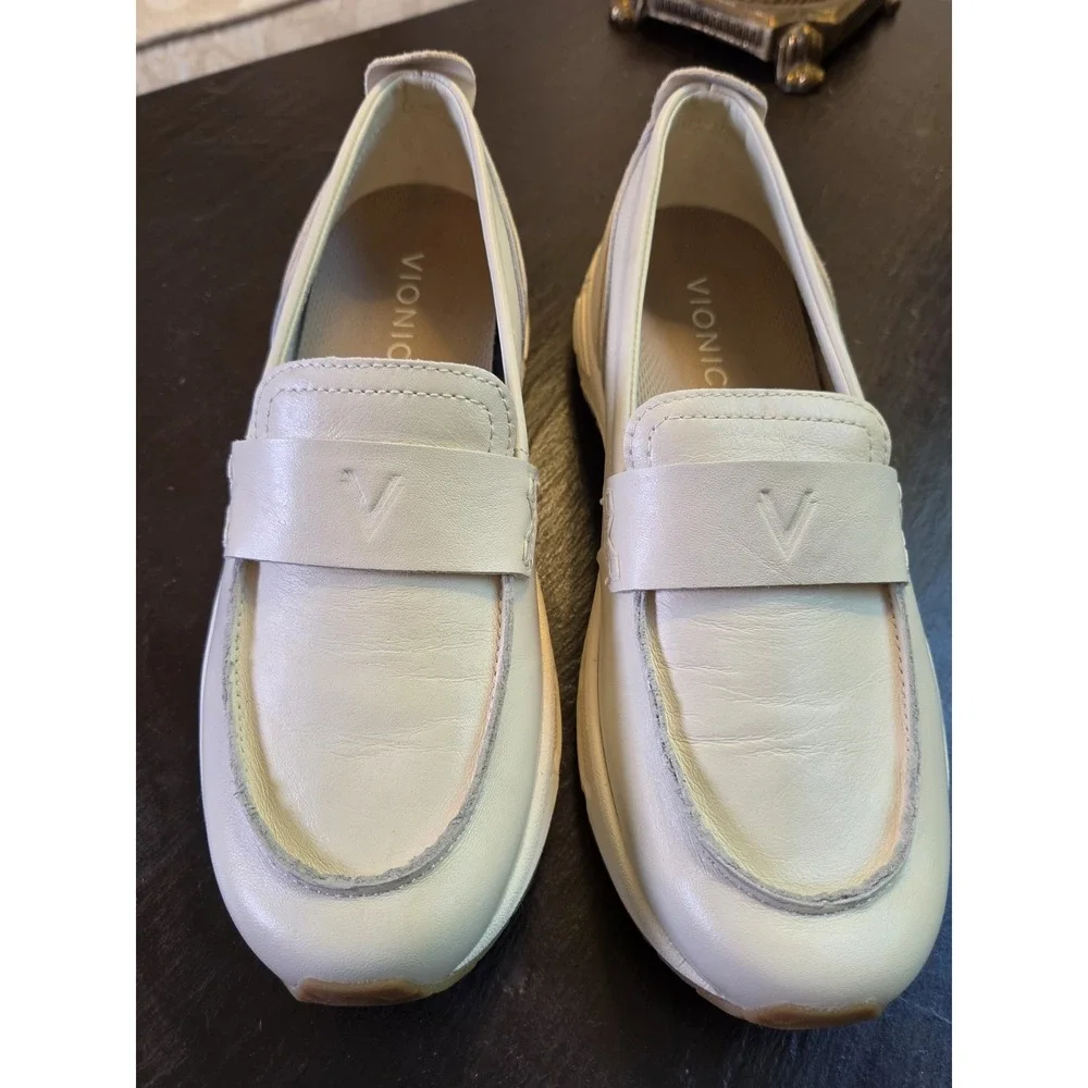 Vionic Women's Walk Roam Loafers Orthopedic Cream Leather Size 7.5 NEW! $160